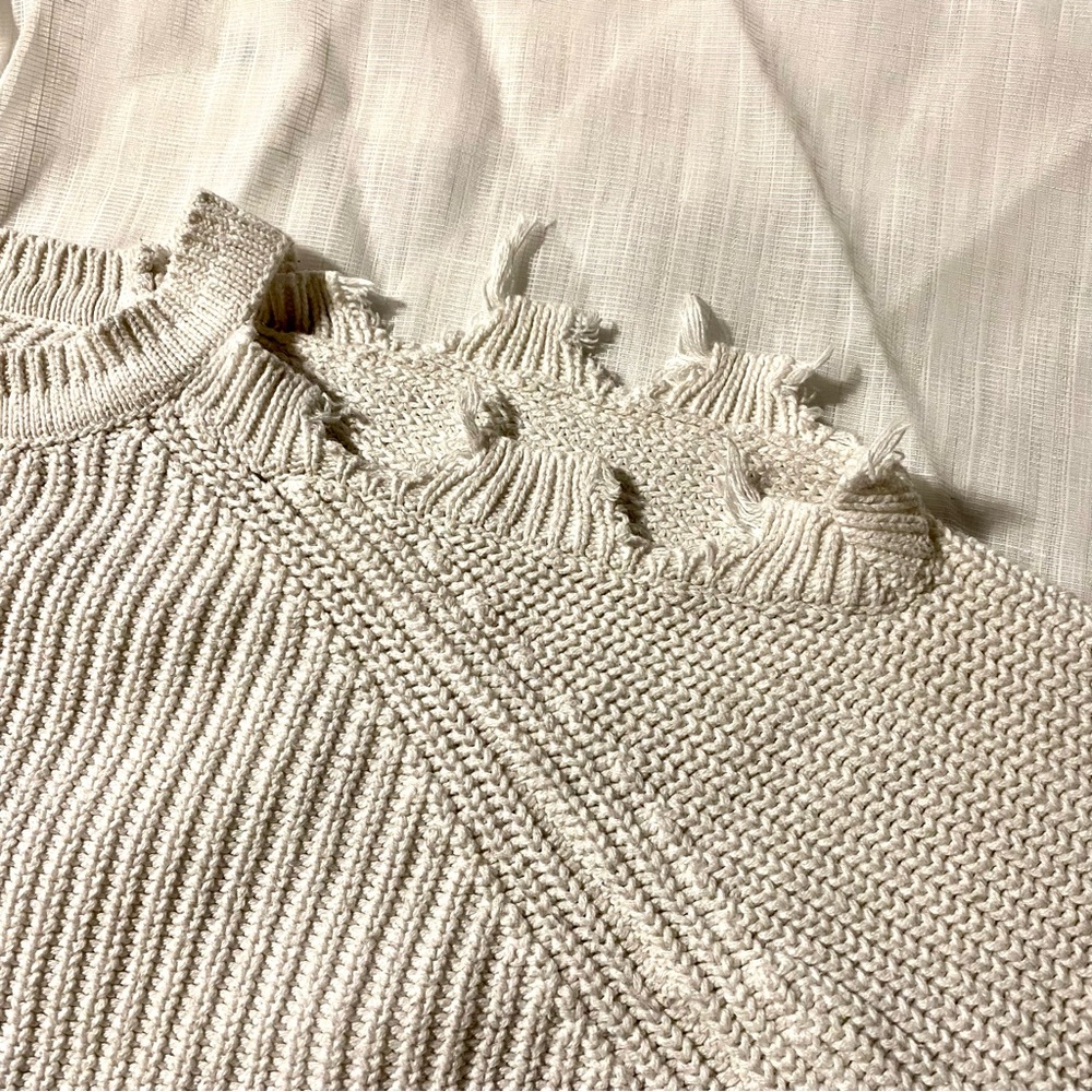 Distressed Sweater - Picture 4 of 4